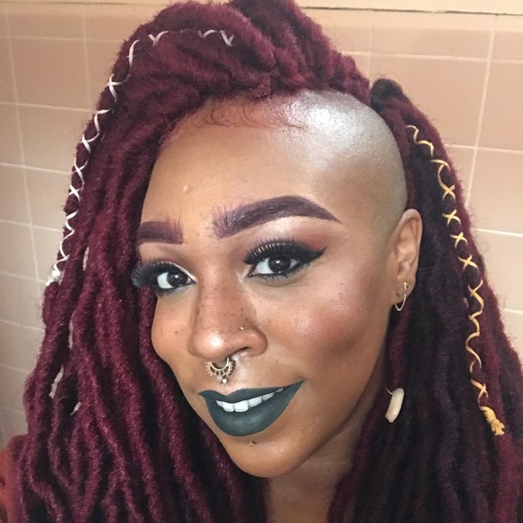 Meet your Posher, Jessica - Picture 1 of 3